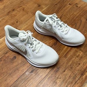Like new size 10 all white Nike downshifter
